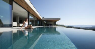 Poolwasser ohne Chlor: Die Evolution der chemiefreien Wasseraufbereitung 2026